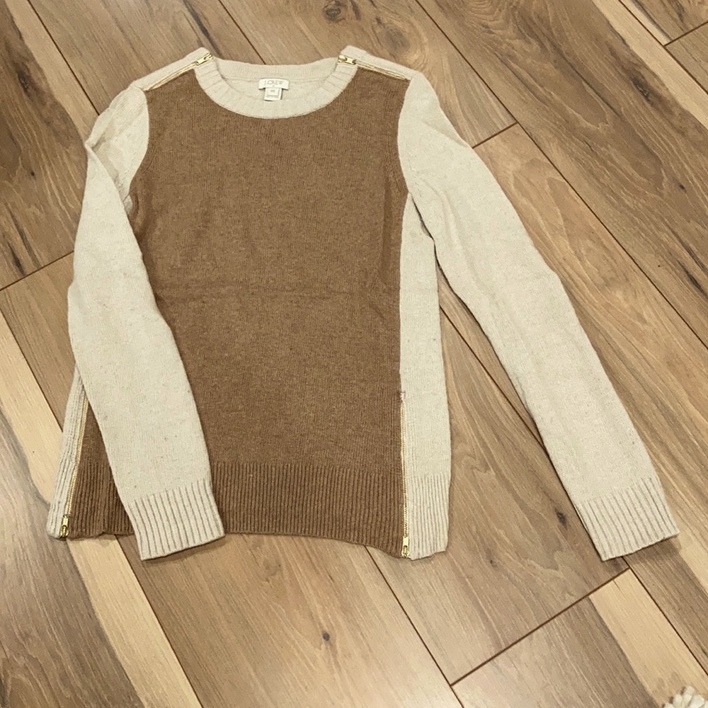 Two toned, neutral sweater